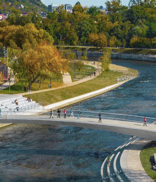 New green infrastructure on the Somes River by PRACTICA. Photograph by Sergiu Razvan