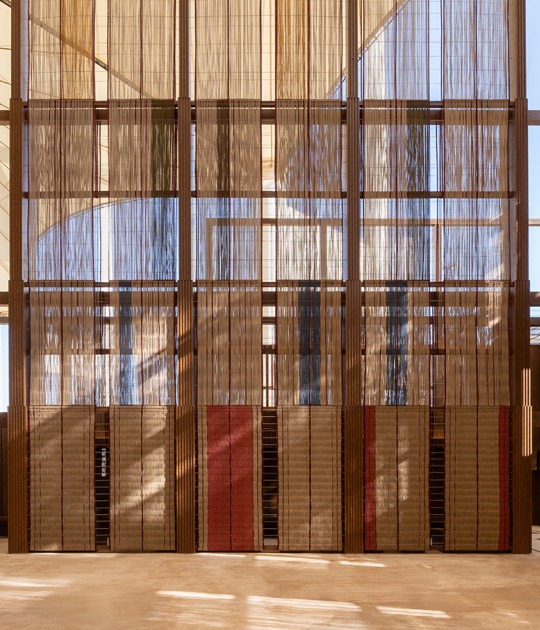 Transitoriedad arraigada por EAST Architecture Studio. Fotografía por Marco Cappelletti, cortesía de la Diriyah Biennale Foundation