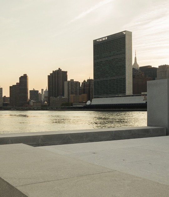 Franklin D. Roosevelt Four Freedoms Park, proyectado por Louis Kahn. Fotografía por Paul Warchol