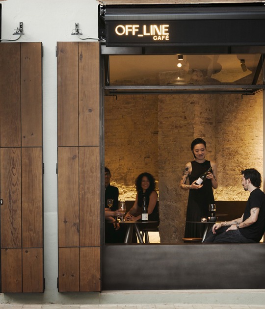 OFF LINE Café de Especialidad por Ramón Esteve Estudio. Fotografía por Alfonso Calza