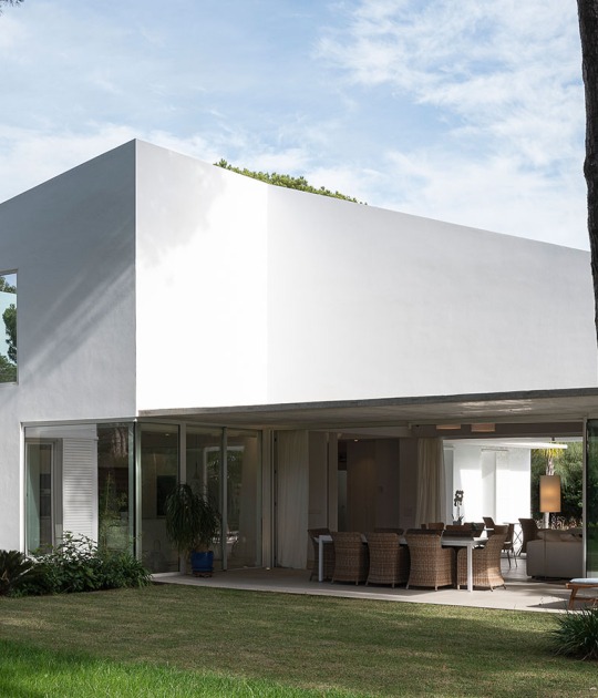 Vivienda unifamiliar en Roche por DL+A Arquitectos. Fotografía por Fernando Alda