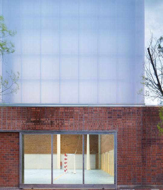 "Carlos Soria" Sports Hall by ABLM arquitectos. Photograph by Gabriel Gallegos