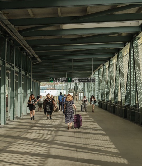 Train station and pedestrian walkway by estudioHerreros. Photography by Luis Díaz Díaz