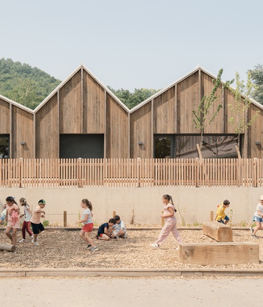 Leisure centre Jules Ferry School Group by DEMAIN. Photograph by Vladimir de Mollerat du Jeu Leisure centre Jules Ferry School Group by DEMAIN. Photograph by Vladimir de Mollerat du Jeu
