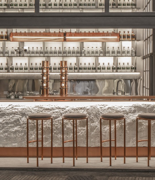 Moretti Gin Bar by Grizzo Studio + Rocío Martínez Serra. Photograph by Federico Kulekdjian