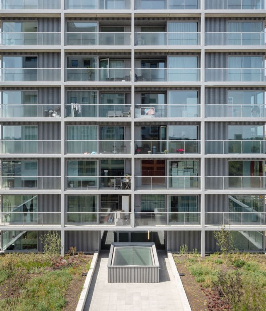 Complejo de viviendas sociales «De Vrijheid» por Atelier Kempe Thill architects and planners. Fotografía por Ulrich Schwarz