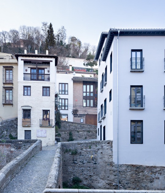 Hostal para siete habitaciones por Muñoz Miranda Arquitectos. Fotografía por Javier Callejas Sevilla