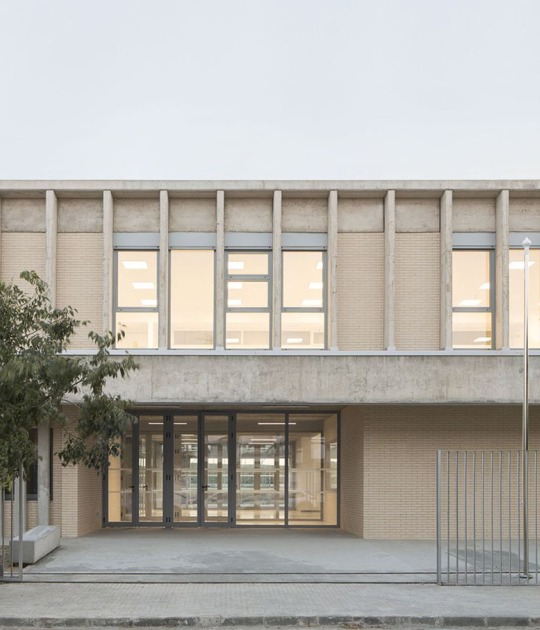 CEIP Malpartida por Tenor + Paradigma Estudio + Buró4 + Gabriel Verd Arquitectos. Fotografía por Del Rio Bani