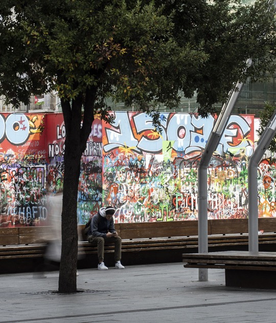 «Utopía: Sin entrada» de Sebastián Bayo Monjas. Fotografía por Mikel Blasco. Imagen cortesía de Mugak/2025.