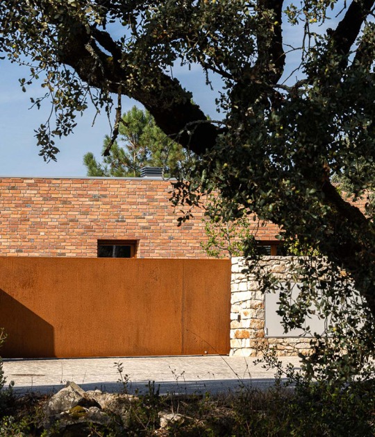 Casa en Lameira por João Pedro Pedrosa. Fotografía por Ivo Tavares Studio