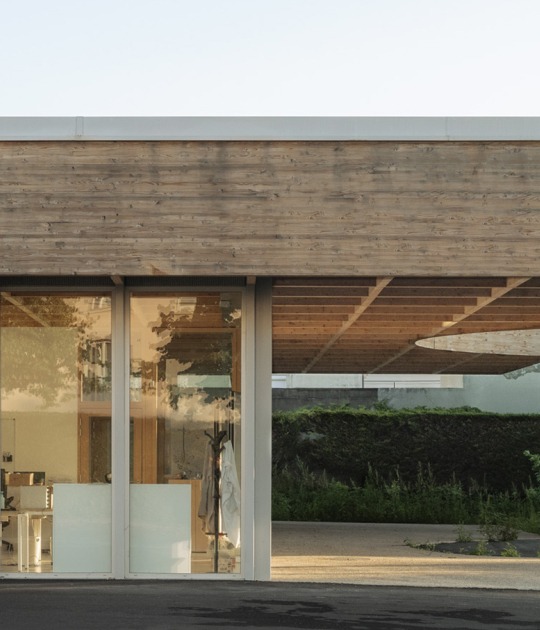 Construcción de una cocina central y un restaurante comunitario en Ermont por Ateliers O-S architectes. Fotografía por Cyrille Weiner 
