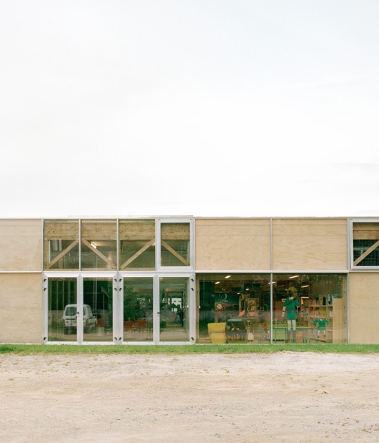 Le Foirail Multi-Service Center by Betillon & Freyermuth Architects + crypto architectes.Photograph by Maxime Delvaux