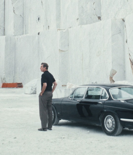 «El Arquitecto» by Stéphane Demoustier. Photography by Julien Panie / AGAT FILMS, LE PACTE. Image courtesy of LAZONA