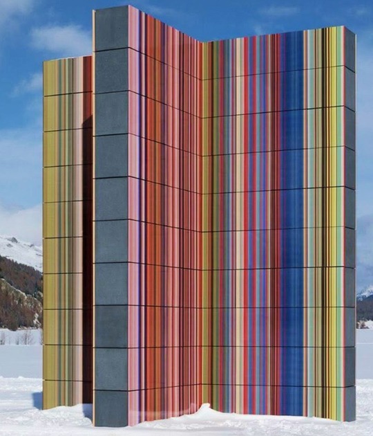 Gerhard Richter, STRIP TOWER (962), 2023. Sils Maria, Suiza, 2026. Fotografía por Schaub Stierli Fotografie. Cortesía de Gerhard Richter Kunststiftung y Luma Foundation