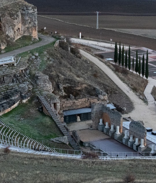 Centro de Recepción de Visitantes de Colonia Clunia Sulpicia por Tejedor Linares Arquitectos. Fotografía por Fernando Alda