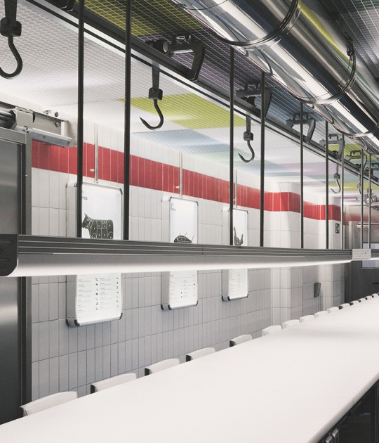 "Sala de Despiece SDD1" by yyplusplus. Photograph by Enanei