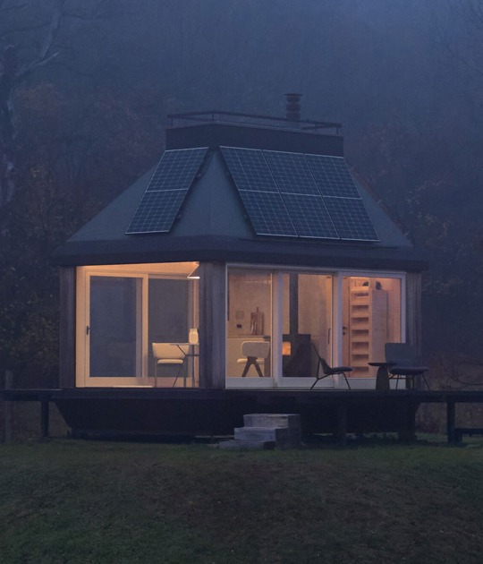 Cabin Devín by Ark-Shelter and Archekta. Photograph by BoysPlayNice