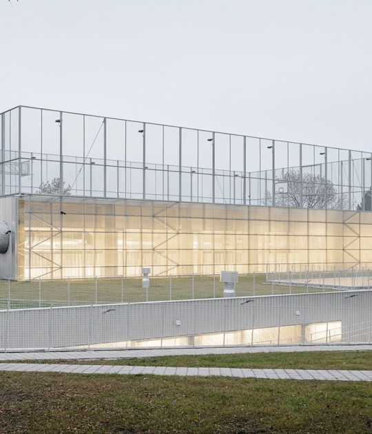 Primary school extension by Bakyta Architekti. Photograph by Matej Hakár