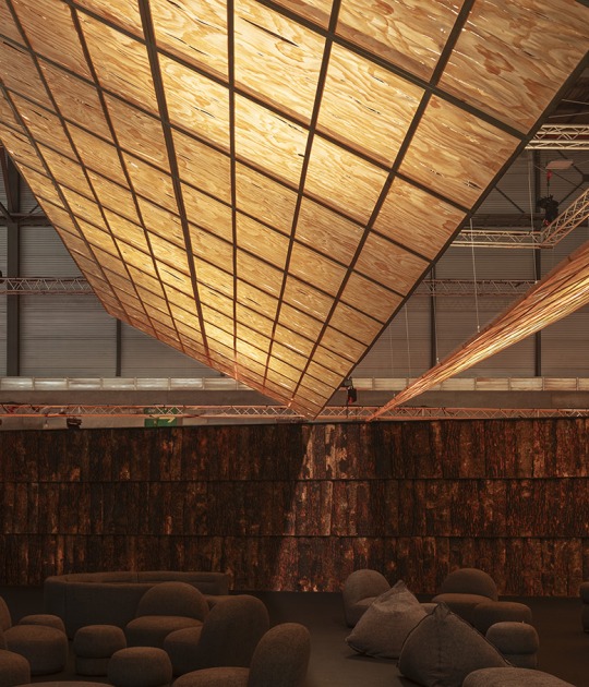 «350.000 Ha» Guest Lounge de ARCO Madrid 2026 por Manuel Bouzas y salazarsequeromedina. Fotografía por Luis Diaz Diaz 