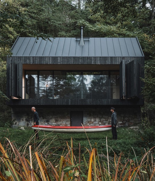Cabaña «Entre la Roca y el Río» por Mimosa. Fotografía por Petr Polák