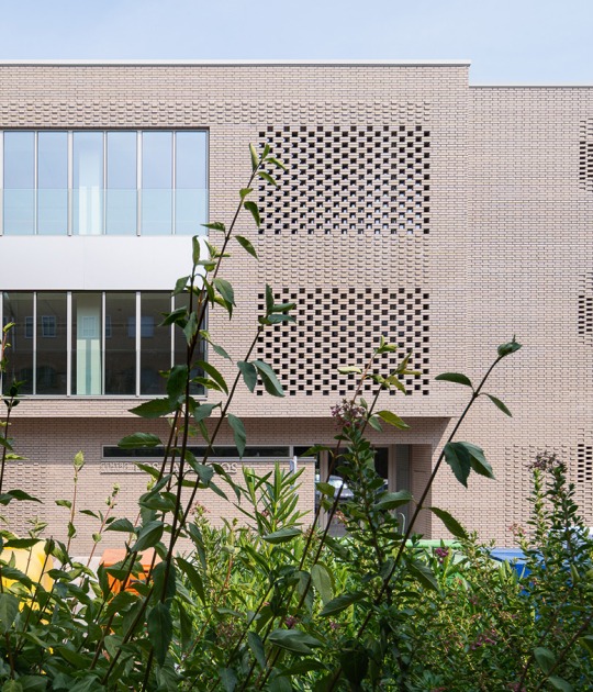 Centro Cultural «Los Lavaderos» por Módulo Arquitectos + AMD Arquitectos. Fotografía por Gabriel Gallegos Alonso
