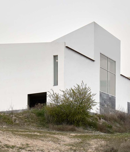 Tanatorio El Higueral por Palera arquitectos. Fotografía por Adam García