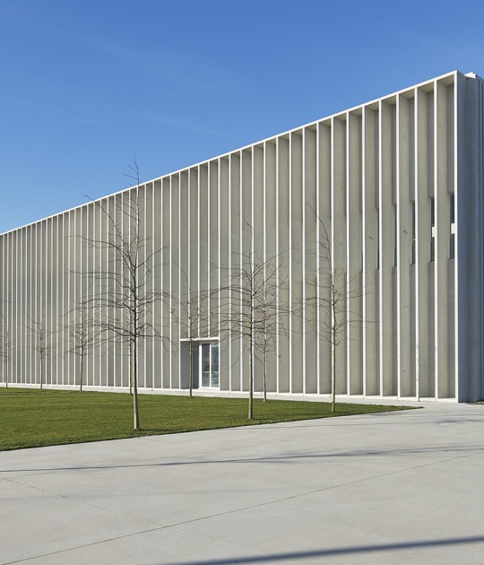 Packaging office building of the new Estrella Galicia brewery. Photograph by Alfonso Quiroga