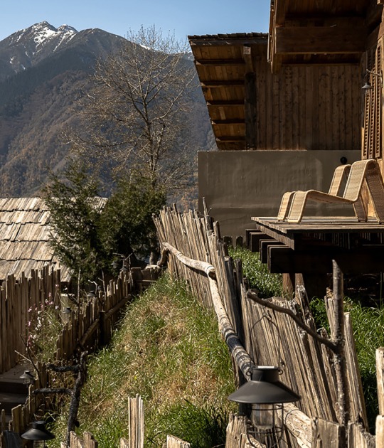 Hotel Songtsm Travel Jiuzhai por Thinking Design. Fotografía por You Pu