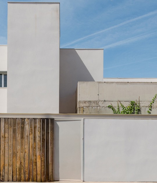 MG Houses by delaVegaCanolasso. Photograph by Paco Marín
