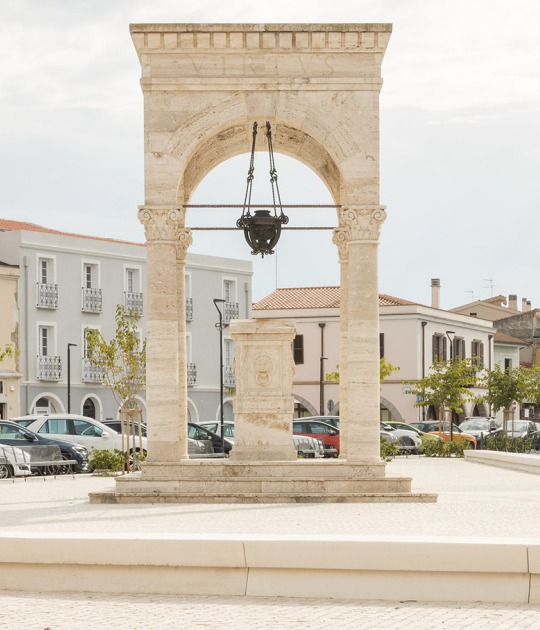 Piazza Mariano por Giulia de Appolonia. Fotografía por Filippo Poli