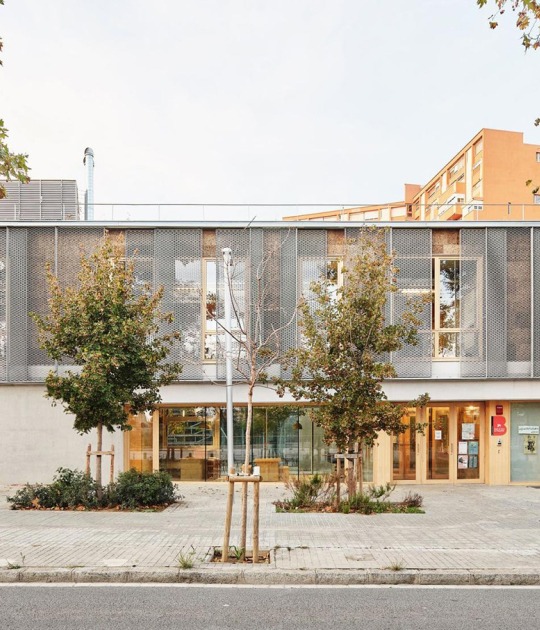 Centro Juvenil Prosperitat por MIBA Architects. Fotografía por Adrià Goula