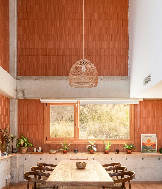 Casa Arlo por Luis Royon Barea + Andreu Arévalo Llàcer. Fotografía por Lluís Bort