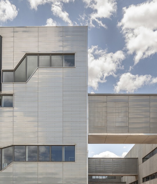 New University Hospital of Cuenca by Gádor de Carvajal, Juan Casariego, Fernando Cruz. Photograph by Luis Asín
