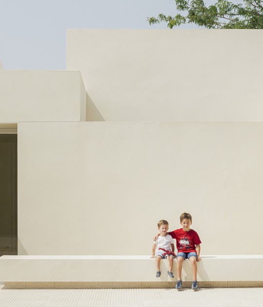 School in Aguas Nuevas by Iterare architects. Photograph by David Zarzoso