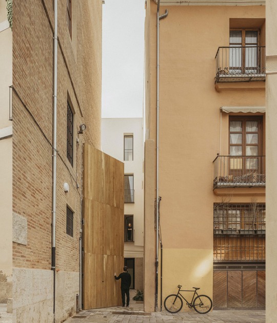 Edificio Viciana por Jose Fernández-Llebrez. Fotografía por Alejandro Gómez Vives