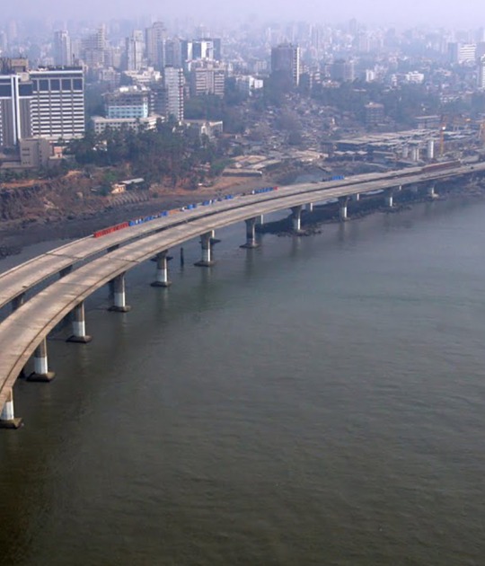 MUMBAI DISCONNECTED. Frederik Jacobi and Camilla Nielsson