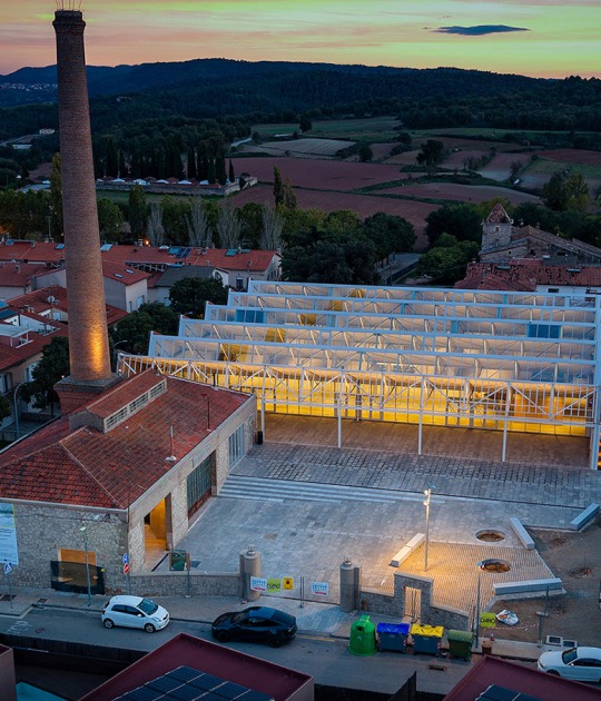 Multifunctional equipment for Can Comadran by Mestres Wåge Arquitectes. Photograph by José Hevia.