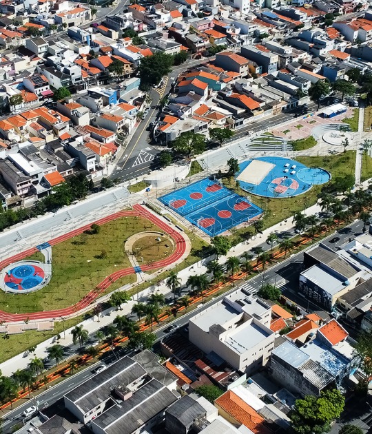 King Pelé Park by Biselli Katchborian + Consoante Arquitetura e Integração. Photograph by Studio Gui Uemura