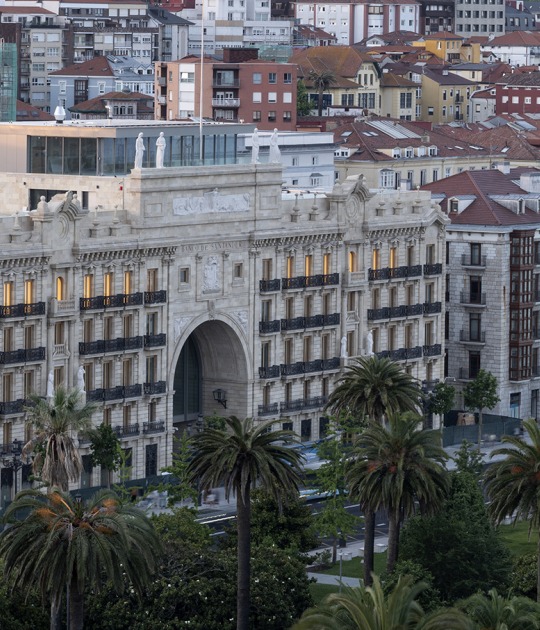 «Faro Santander» por David Chipperfield. Fotografía por Juan Baraja