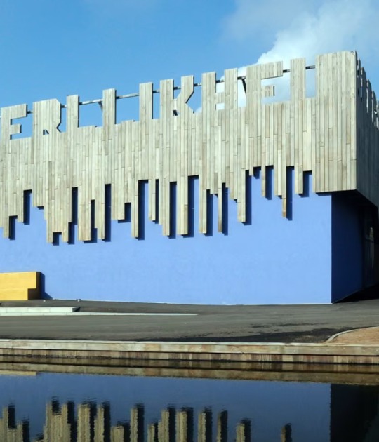 Un capricho prefabricado… El edificio comunitario Villa de FAT en Hoogvliet, Rotterdam. Fotografía de Maarten Laupman. Cortesía de FAT