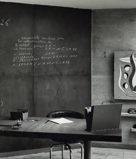 Le Corbusier, Pierre Jeanneret y Charlotte Perriand, Apartamento para un joven (Apartament per a un jove), Exposición Universal de Bruselas, 1935. Fotografía por C. Vanderberghe. Cortesía de Archives Charlotte Perriand