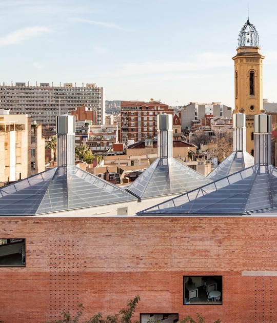Cristalleries Planell Civic Center by H Arquitectes. Photograph by Adrià Goula