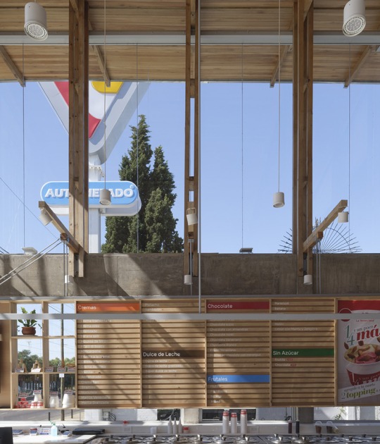 «Autohelado LV Escalada» por DRM Arquitectura. Fotografía por Javier Agustín Rojas