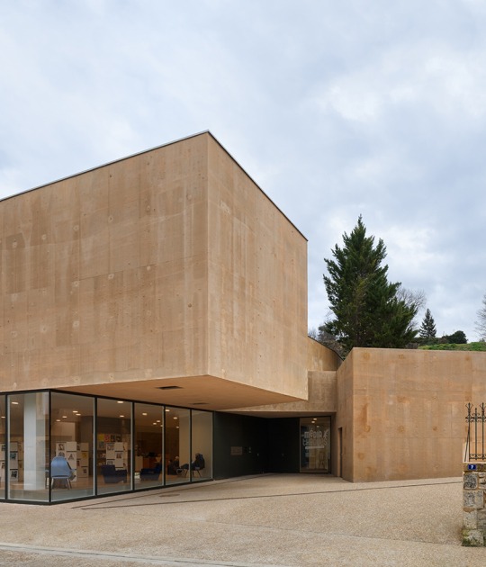 Mediateca y escuela de música por Dominique Coulon & associés. Fotografía por Eugeni Pons