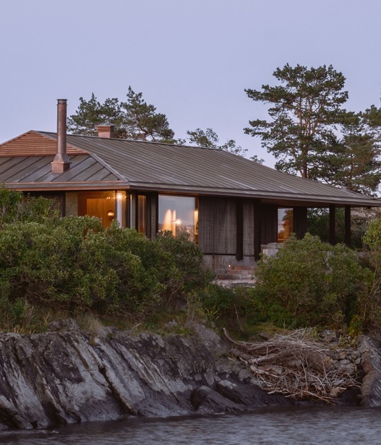 Cabin Ostøya by R21 Arkitekter. Photograph by Ruben Ratkusic
