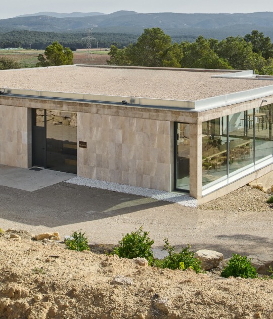Bodega Novos by García Floquet arquitectos. Photograph by Iñaki Bergera