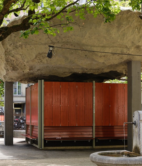 Reurbanización del patio del PROGR en Berna, Suiza, porSalewski Nater Kretz, Miriam Sturzenegger y bbz landscape architects. Fotografía por David Aebi