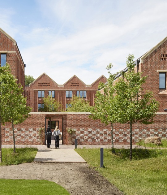 Primeras residencias femeninas en Winchester College por Stanton Williams. Fotografía por Jack Hobhouse