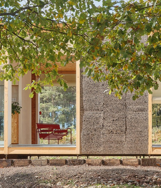 Casa Bosc por Ágora Arquitectura. Fotografía por Adrià Goulà