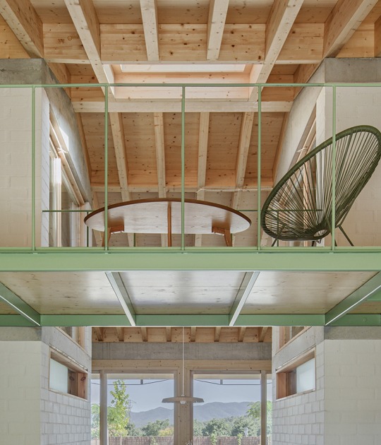 LX House by SAU Taller d'Arquitectura. Photograph by Andrés Flajszer